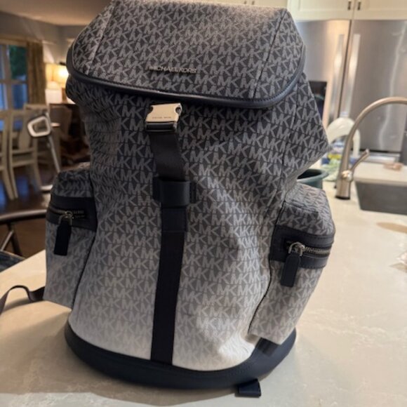 New Large Michael Kors backpack blue/white ombre - Picture 6 of 6